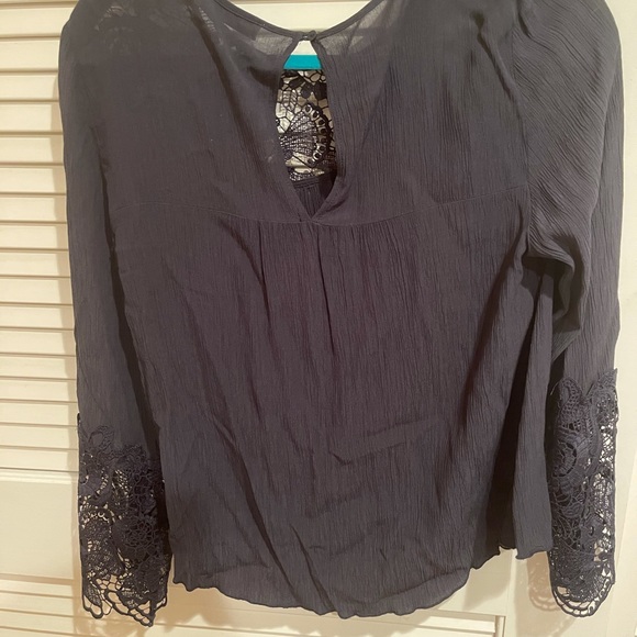 Abercrombie & Fitch lace sleeve blouse - Picture 3 of 5